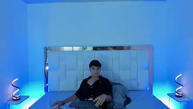 Snapshot of RicciRizzo chatting on February 11, 5:45 am RicciRizzo online show from February 11, 5:45 am