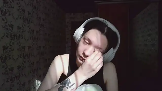 LxayBloom online show from March 16, 6:39 am