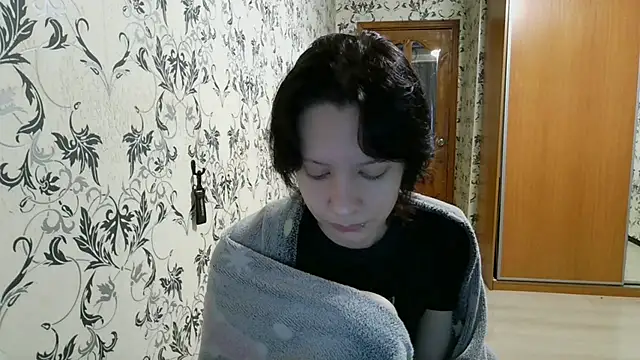 LxayBloom online show from April 18, 1:09 am