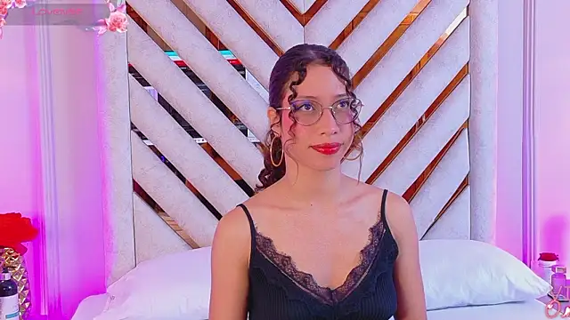 Snapshot of Suzie-Bingham chatting on January 15, 7:39 pm Suzie-Bingham online show from January 15, 7:39 pm