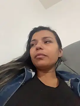 Snapshot of cinthia2011 chatting on February 13, 10:39 pm cinthia2011 online show from February 13, 10:39 pm