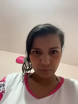 Snapshot of cinthia2011 chatting on February 26, 12:42 am cinthia2011 online show from February 26, 12:42 am