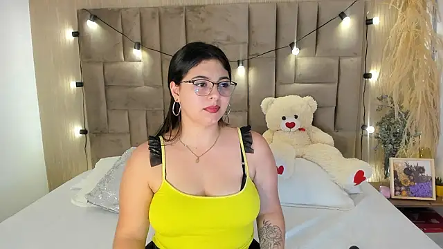 Snapshot of MiiaGreys chatting on January 16, 8:24 pm MiiaGreys online show from January 16, 8:24 pm