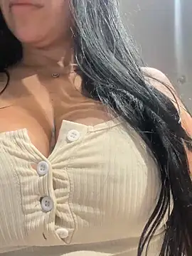 nataliia queen  online show from April 5, 10:40 pm