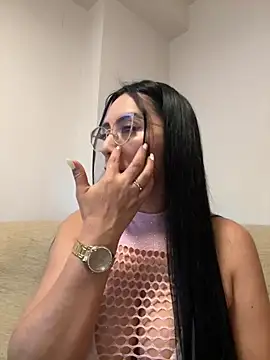 nataliia queen  online show from April 18, 1:20 am