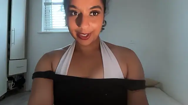 Snapshot of fayfay21@xh chatting on May 20, 8:15 pm fayfay21xh online show from May 20, 8:15 pm