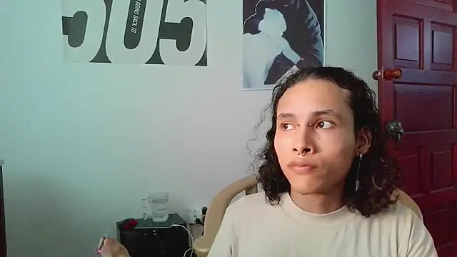 Snapshot of DeusGoth chatting on May 7, 10:26 pm DeusGoth online show from May 7, 10:26 pm