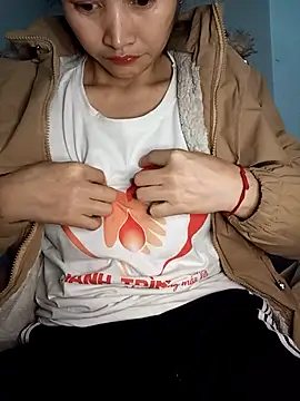 Snapshot of yumyum112 chatting on January 17, 2:00 pm yumyum112 online show from January 17, 2:00 pm