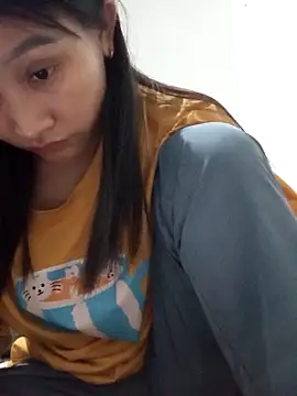 Snapshot of yumyum112 chatting on February 15, 1:57 am yumyum112 online show from February 15, 1:57 am