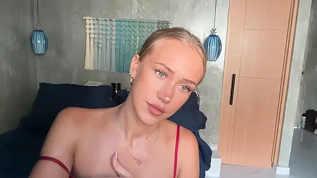 Snapshot of livsslife chatting on February 3, 6:22 am livsslife online show from February 3, 6:22 am