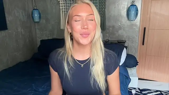 Snapshot of livsslife chatting on February 24, 3:15 am livsslife online show from February 24, 3:15 am