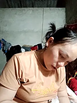 Snapshot of vanvan005 chatting on February 7, 1:15 pm vanvan005 online show from February 7, 1:15 pm