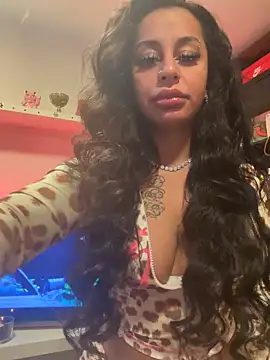 Snapshot of sweetxlayla chatting on March 6, 2:02 pm sweetxlayla online show from March 6, 2:02 pm