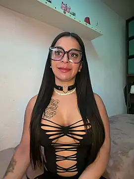 Snapshot of sweetxlayla chatting on July 1, 11:23 am sweetxlayla online show from July 1, 11:23 am