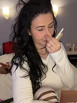 IRISWHITE17 online show from April 18, 1:31 am