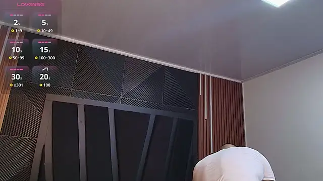 lorenzo walker 1 online show from April 17, 5:16 pm