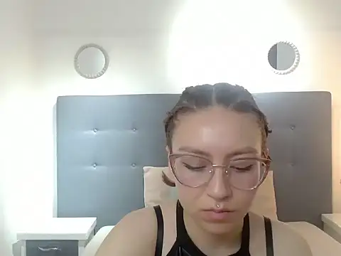 mia vegga online show from January 10, 8:21 pm