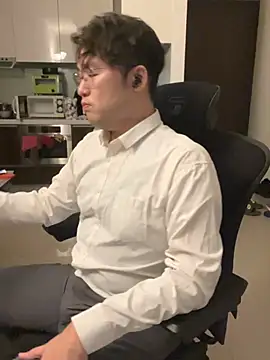 W0Ijn online show from March 6, 9:50 am