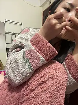 lealia699 online show from February 8, 2:42 pm