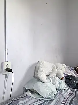 Snapshot of Larissinha015 chatting on February 28, 7:48 pm Larissinha015 online show from February 28, 7:48 pm