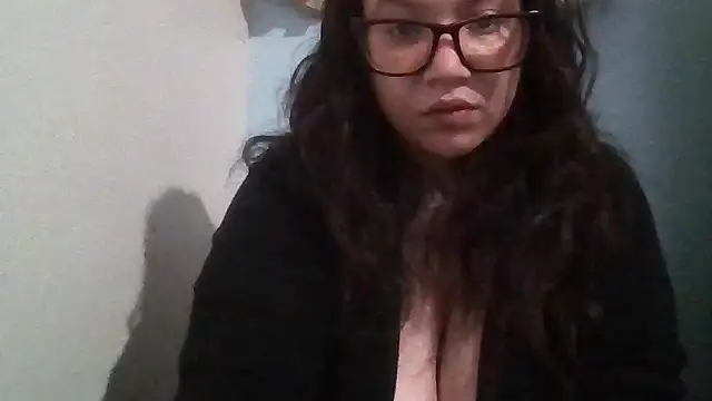 Snapshot of bellakay19 chatting on June 19, 4:17 am bellakay19 online show from June 19, 4:17 am