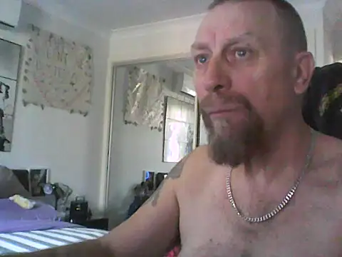 loudandproud online show from April 18, 5:55 am