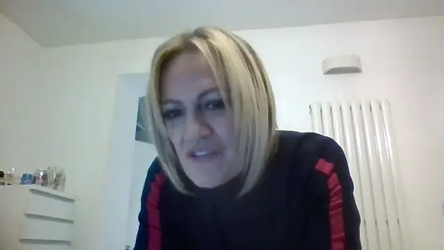 Milfshake227 online show from March 7, 7:00 pm