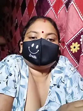 Snapshot of sexypojaa233 chatting on August 4, 5:48 pm sexypojaa233 online show from August 4, 5:48 pm