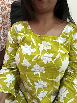 Hot Twinkle online show from April 8, 6:24 am