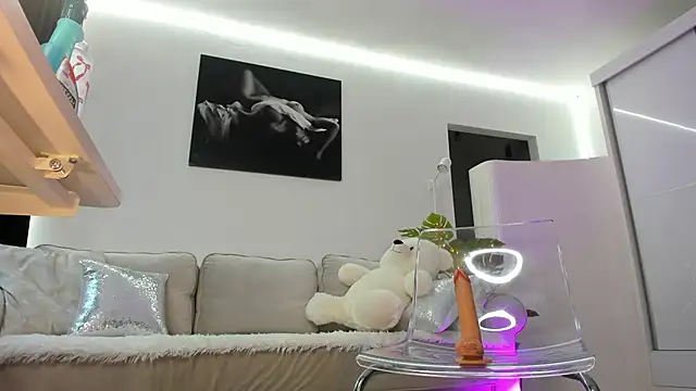 Ivy Bellee online show from March 2, 7:15 am