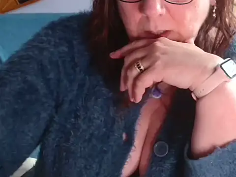 xmyriamx online show from April 18, 8:40 am