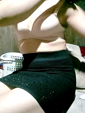 Snapshot of him220 chatting on February 3, 6:40 am him220 online show from February 3, 6:40 am