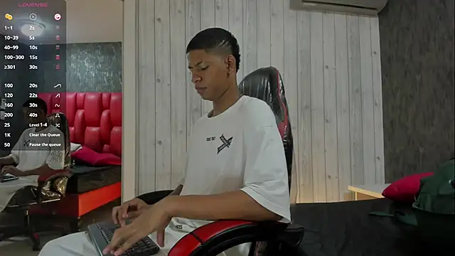  erick j online show from April 7, 7:58 pm