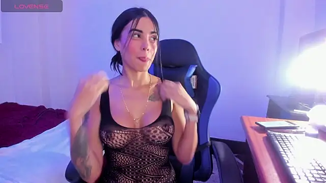 Snapshot of catalina__blaze chatting on January 11, 2:44 pm catalina blaze online show from January 11, 2:44 pm