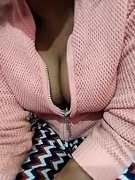 Lovely-Julie online show from January 10, 3:52 am