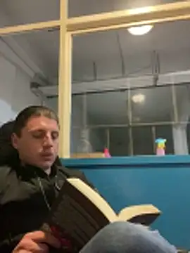 allee2206 online show from April 12, 9:20 pm