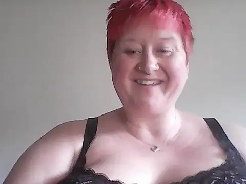 Snapshot of BustyRedxx chatting on April 28, 11:26 am BustyRedxx online show from April 28, 11:26 am