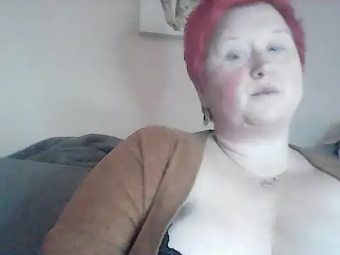 Snapshot of BustyRedxx chatting on May 15, 9:05 am BustyRedxx online show from May 15, 9:05 am