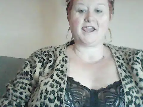 BustyRedxx online show from June 4, 8:42 am