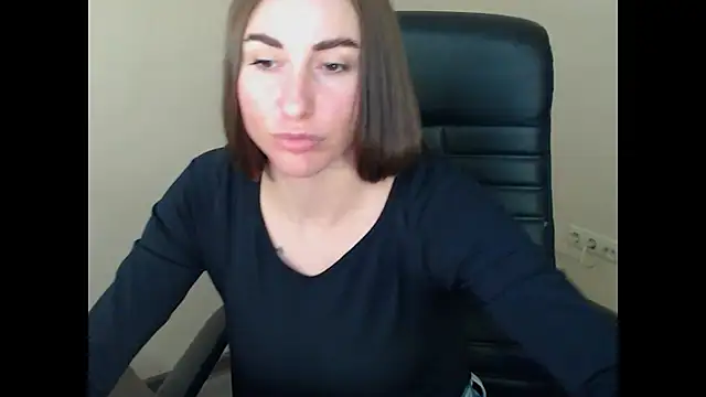 Snapshot of cammila_horn chatting on January 12, 1:38 pm cammila horn online show from January 12, 1:38 pm