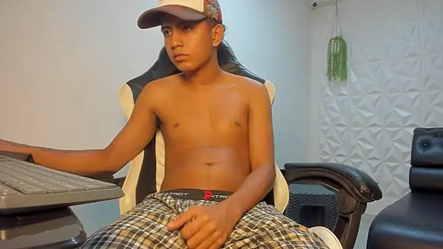 Alluringangel23 online show from January 13, 1:33 am