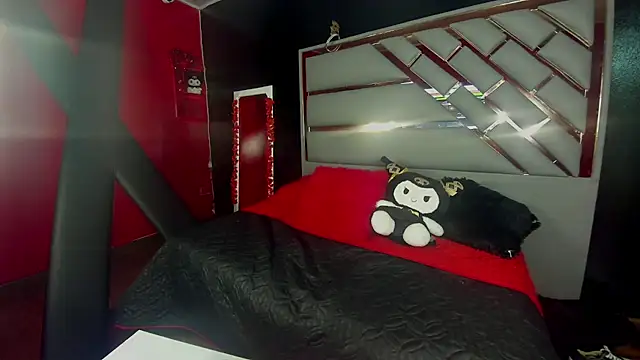 Snapshot of Mia_Miller001 chatting on February 19, 7:21 pm Mia Miller001 online show from February 19, 7:21 pm