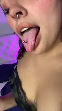 Snapshot of swaghoe_ chatting on February 6, 6:51 am swaghoe online show from February 6, 6:51 am