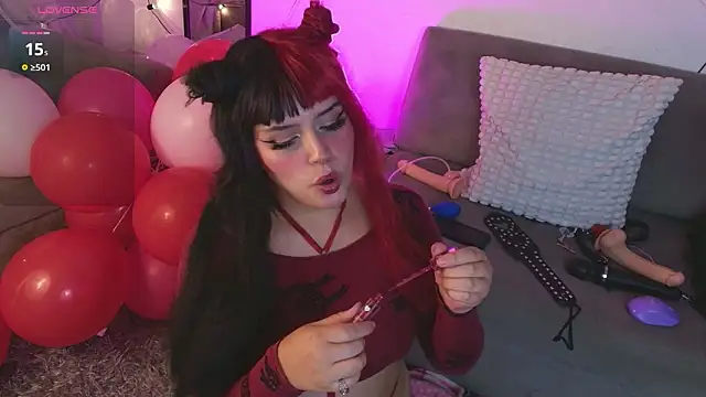 Snapshot of swaghoe_ chatting on February 19, 6:31 am swaghoe online show from February 19, 6:31 am