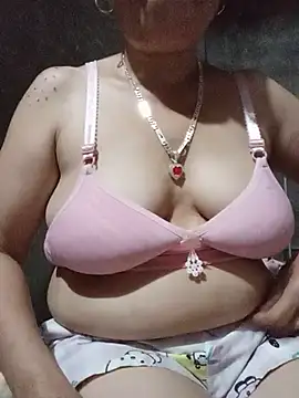 Snapshot of Agnes-baby chatting on June 24, 11:53 am Agnes-baby online show from June 24, 11:53 am