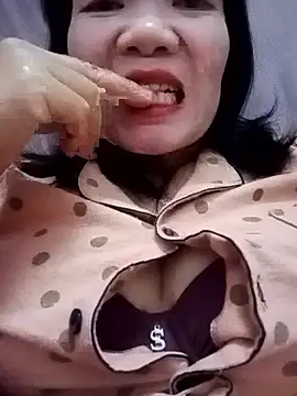 Snapshot of YINA-6969 chatting on January 9, 11:46 am YINA-6969 online show from January 9, 11:46 am