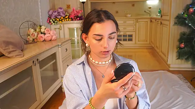 MinnaShummon online show from January 10, 10:17 am