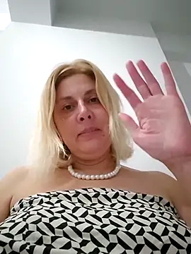Snapshot of Amelia9798 chatting on May 12, 6:05 pm Amelia9798 online show from May 12, 6:05 pm