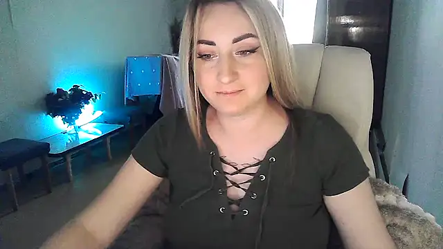 Snapshot of FoxyAnn12 chatting on May 5, 12:46 pm FoxyAnn12 online show from May 5, 12:46 pm