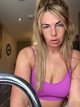 Snapshot of Scarlett_the_girlnextdoor chatting on May 19, 1:17 pm Scarlett the girlnextdoor online show from May 19, 1:17 pm
